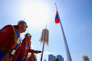 ЕРӨНХИЙЛӨГЧИЙН ЗАРЛИГААР ӨНӨӨДРӨӨС ЭХЛЭН “УЛААНБААТАР” ЦЭЦЭРЛЭГТ ХҮРЭЭЛЭНД ТӨРИЙН ДАЛБАА БАЙНГА МАНДАЖ ЭХЭЛЛЭЭ