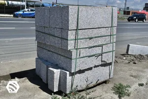 ЗАМЫН БОРДЮРЫГ БАЙГАЛИЙН ЧУЛУУГААР СОЛЬЖ БАЙНА