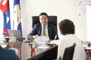 ЗАСАГ ДАРГА ХУВААРИЙН ДАГУУ ИРГЭДИЙГ ХҮЛЭЭН АВЧ УУЛЗЛАА