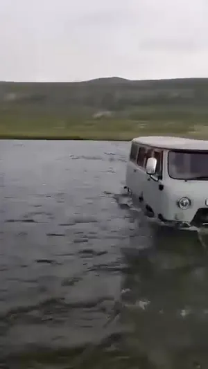СЭРЭМЖЛҮҮЛЭГ АЛТАЙ ТАВАН БОГДООС БАГА ТҮРГЭНИЙ ХҮРХРЭЭ РҮҮ ЯВАХ ЗАМД ХОВД ГОЛЫН ГҮҮР ЭВДЭРЧ МАШИНУУД ЗИЛ-131 МАШИНААР ЧИРҮҮЛЖ ГАРМААР ГАТАЛЖ БАЙНА. ЭНЭ ДОЛОО ХОНОГТ ХУР БОРОО ИХТЭЙ БАЙХ ТУЛ ҮЕР УСНЫ А