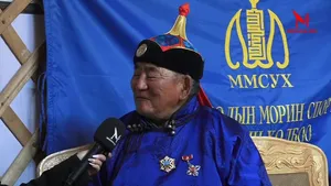 Аймгийн алдарт уяач Г.Элдэв-Очир: Дөлгөөн халтар бол хэн ч харсан хасагдахааргүй монгол морь шүү дээ. Тэр сайхан морины уяа сойлго тааруулсан хүний хүч хөдөлмөрийг үгүйсгэж болохгүй!