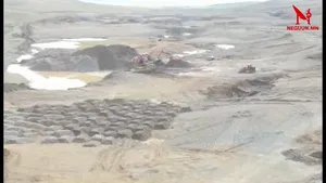БАЯНХОНГОР АЙМГИЙН БАЯН-ОВОО СУМАНД ҮЙЛ АЖИЛЛАГАА ЯВУУЛЖ БУЙ н.МӨНХ-ЭРДЭНИЙН ГЭХ ТОДОТГОЛТОЙ АЛТНЫ ШОРООН ОРД ХУУЛЬ ЗӨРЧИН АЖИЛЛАЖ БАЙГАА ЮУ?