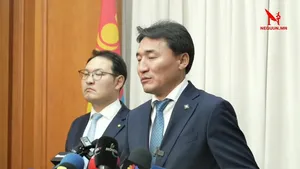 АҮЭБ-ийн сайд Г.Дамдинням цаг үеийн асуудлаар мэдээлэл хийж байна