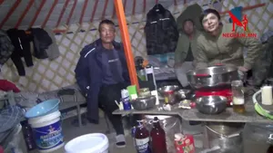 БАРУУНХАРААД ҮЙЛ АЖИЛЛАГАА ЭРХЛЭХ ЗӨВШӨӨРӨЛГҮЙ "СЭЛЭНГЭ МИНЕРАЛ" ХХК ХЯТАДУУДЫГ ОЛНООР ОРОГНУУЛЖ , ТЭД ХАРАА ХЯНАЛТГҮЙ ИНГЭЖ АРХИДАН СОГТУУРДАГ АЖ