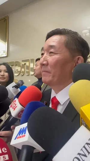 МУГЖ Ө.НАРАНБААТАР ОЛНЫ СЭТГЭЛД ХОНОГШСОН “ХАЛТАР ЦАРАЙТ” КИНОНЫ ТӨГСГӨЛИЙН ХЭСГИЙГ УНШЛАА