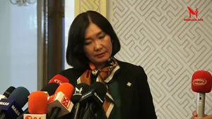 Л.Мөнхбаясгалан: Сайхан юм яриад байсан хүмүүс бүгд байхгүй байна. Зугтаад айгаад явсан.Энэ бол ичмээр асуудал