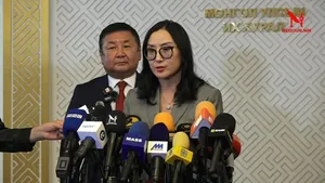 УИХ-ын гишүүн Ж.Баярмаа, Д.Ганбат нар нүүрсний гэрээг хянан шалгах түр хороо байгуулахтай холбоотой мэдээлэл хийж байна