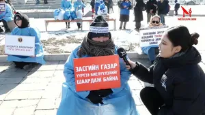Эмч ажилчдын цалинг 3,5 сая төгрөг болгохыг шаардаж төв тайлбай дээр суулт зарлаж байна