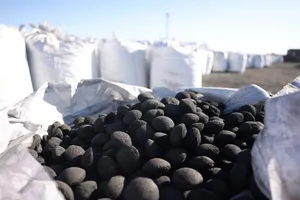 ЭРЭЭН ХОТЫН ГААЛИЙН ТАЛБАЙД 8000 ТОНН ХАГАС КОКСОН ТҮЛШ НӨӨЦЛӨЖЭЭ
