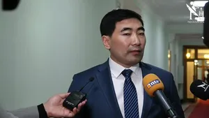 АҮЭБЯ-НЫ ТӨРИЙН НАРИЙН БИЧГИЙН ДАРГА Б.ДАШПҮРЭВ:ШАТАХУУНЫ ХАНГАЛТ ХЭВИЙН БАЙГАА Ч ХОМСДОЛ ҮҮССЭЭР БАЙГАА ТУЛ БНХАУ-С НЭМЭЛТЭЭР ЗАХИАЛГА ХИЙЖ БАЙНА