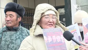 ИРГЭД ОЮУ ТОЛГОЙН ГЭРЭЭГ ЦУЦАЛХЫГ ШААРДАЖ ЖАГСАЖ БАЙНА