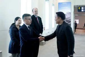 Бие даан нэр дэвшүүлэгч нь Сонгуулийн ерөнхий хорооноос баталсан маягтад тухайн сонгуулийн тойргийн 801-ээс доошгүй тооны сонгогчдын гарын үсгийг зуруулах зохицуулалтыг өөрчилж, гарын үсгийг зуруулах 