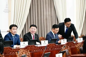 Монгол Улсын 2026 оны төсвийн төслүүдийн нэг дэх хэлэлцүүлэг үргэлжилж, УИХ-ын гишүүд асуулт асууж, мэдээлэл авч байна