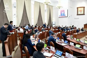 Монгол Улсын хөгжлийн 2026 оны төлөвлөгөөний төслийн нэг дэх хэлэлцүүлгийг хийж байна