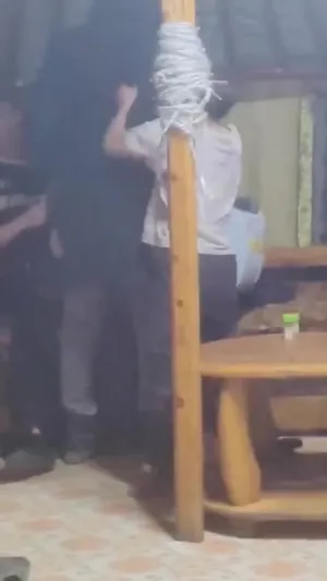 ИРГЭН: ӨВЛИЙН АМРАЛТААР ГЭРТЭЭ ИРЖ БУЙ ОЮУТАН АХЫГАА ТОСОЖ АВЧ БУЙ ДҮҮ НАР ГЭНЭ. АХЫГАА БҮР АЙМАР САНАЖ ДЭЭ