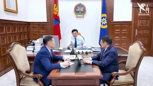 УИХ-ЫН ДАРГА Н.УЧРАЛ ТӨВ БАНКАНД ХИЙХ ХЯНАЛТ, ШАЛГАЛТЫН АСУУДЛААР ЕРӨНХИЙ АУДИТОР, МОНГОЛ БАНКНЫ ЕРӨНХИЙЛӨГЧ НАРТАЙ УУЛЗАЖ БАЙНА