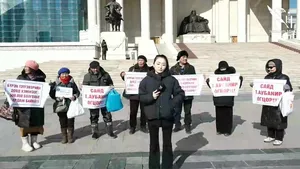 АХМАДУУД ТЭТГЭВРЭЭ НЭМҮҮЛЭХЭЭР 295 ХОНОГ ХҮЙТЭН ЦЕМЕНТЭН ДЭЭР ЗОГСОЖ БАЙНА