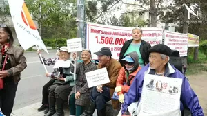 Ахмадууд тэтгэврийн доод хэмжээг нэмэхийг шаардаж 394 хоног болж байна