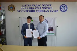 ТАЙВАНИЙ ХҮҮХЭД ГЭР БҮЛИЙГ ДЭМЖИХ САНГААС УНДНЫ УСАН ХАНГАМЖИЙГ САЙЖРУУЛАХ ТӨСЛИЙН ХҮРЭЭНД УС ЗӨӨВРИЙН ХОЁР АВТОМАШИН ХҮЛЭЭЛГЭН ӨГЛӨӨ